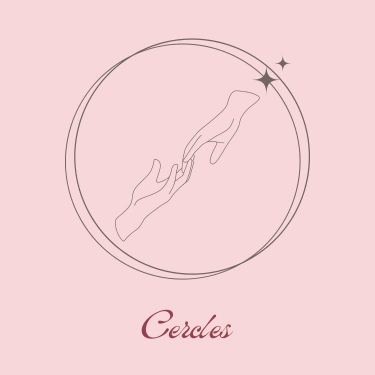 Illustration minimaliste de deux mains qui se touchent du bout des doigts entourées d'un cercle représentant la connexion entre les femmes participant à un cercle organisé par la doula r'Eve