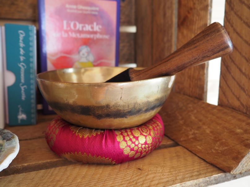 Photo d'un Bol tibétain utilisé par la doula r'Eve lors des soins énergétiques