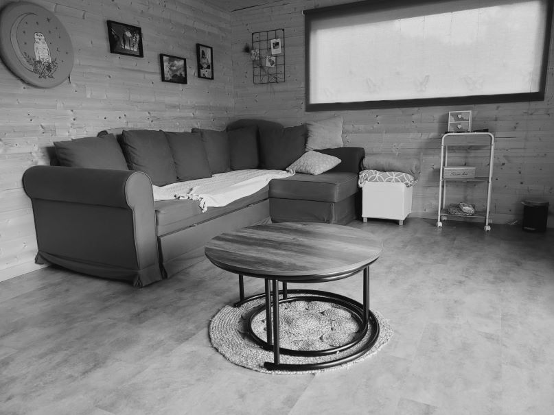 Photo noir et blanc du cocon de la doula r'Eve, un endroit propice à la méditation